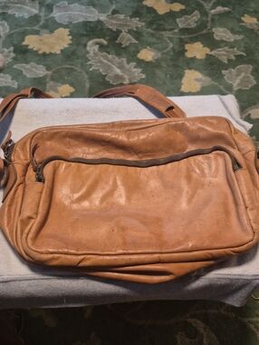 Classic Tan Leather Messenger Bag with Front Zip Pocket